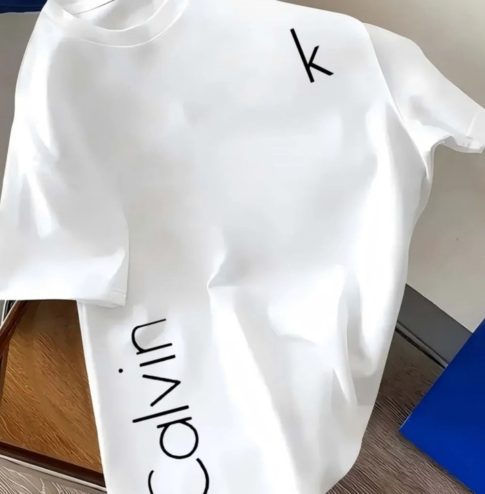 Camiseta CK Mesh com Estampa Criativa – Verão 2025